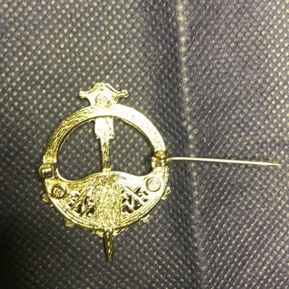 Vintage Celtic Sword Shield Brooch, Kilt Pin - Picture 4 of 8